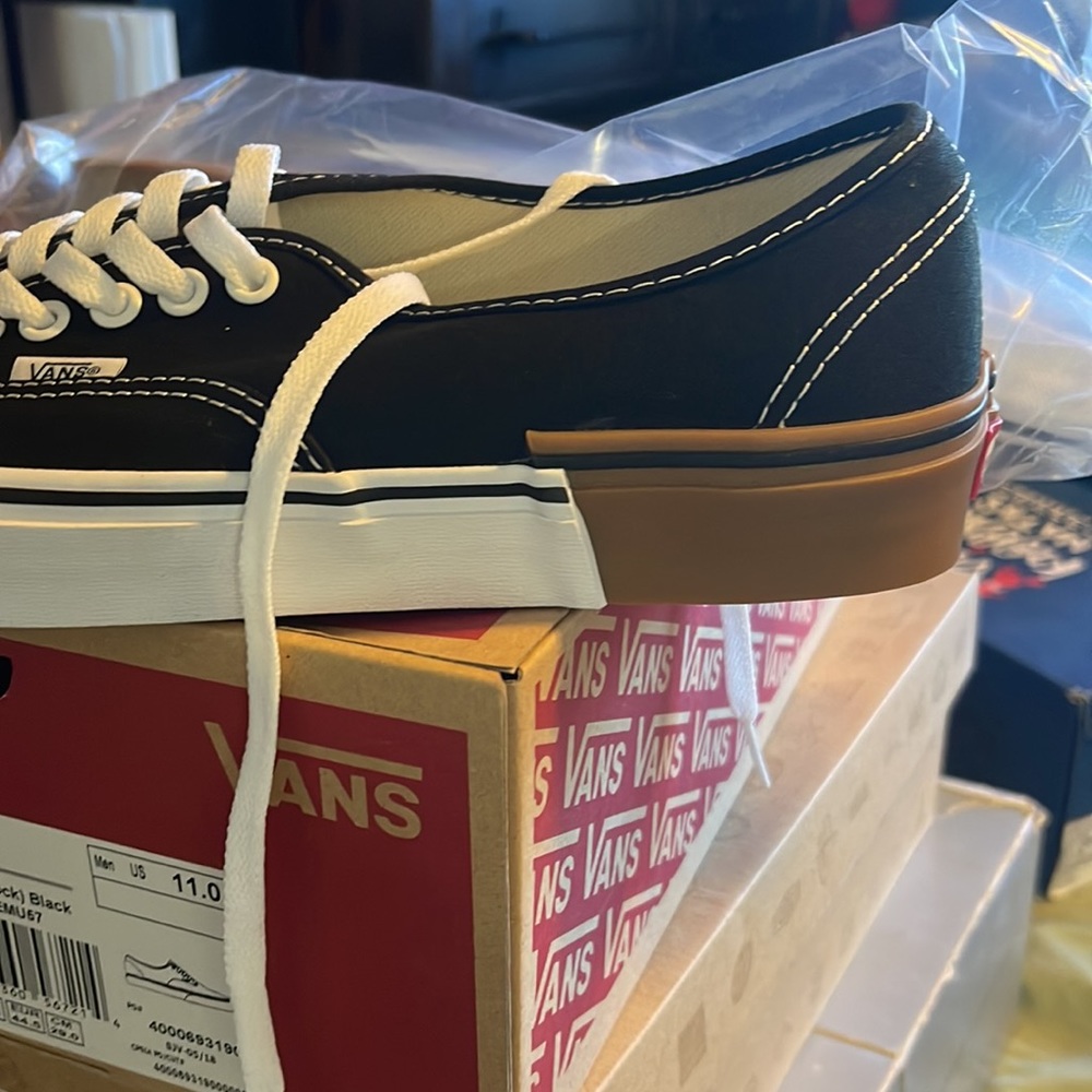 Vans - Picture 2 of 5